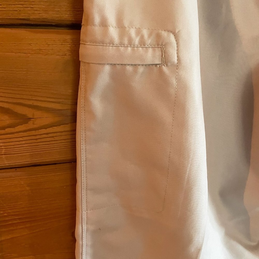 The North Face woman’s Khaki Capris Size Small - Picture 5 of 10
